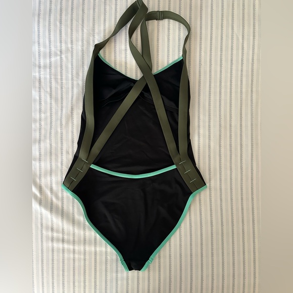 L*Space Maniac One Piece size 4  NWOT - Picture 4 of 6